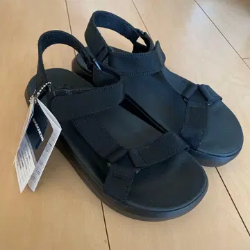 미사용 새상품 스케쳐스 샌들 BOBS 블랙