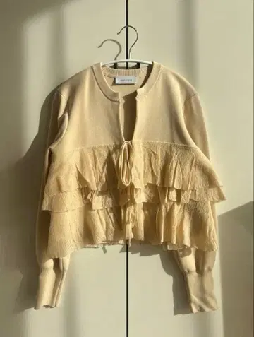 ADAM ET ROPE' 프릴 가디건 크림색