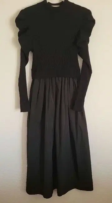 레지나 스크래치 블랙 니트 원피스