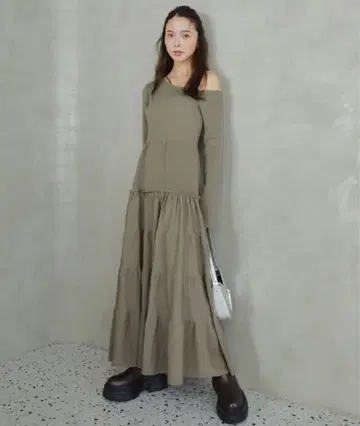 코코딜 아지메 넥 티어드 니트 원피스