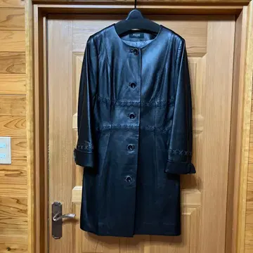 PINORE LUXE 블랙 가죽 무릎 기장