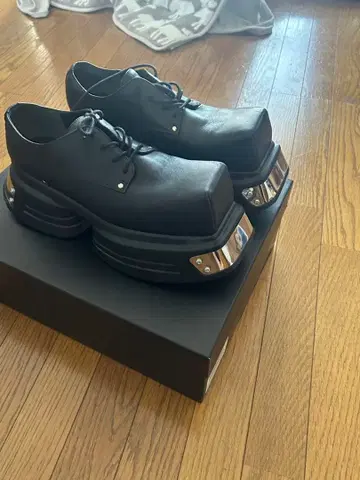 GRANCY 블랙 플랫폼 슈즈 그랜시