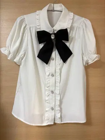 [ Ank Rouge ] 비쥬 리본 퍼프 블라우스