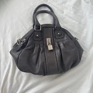 VeraPelle 다크 브라운 가죽 핸드백 락 포함