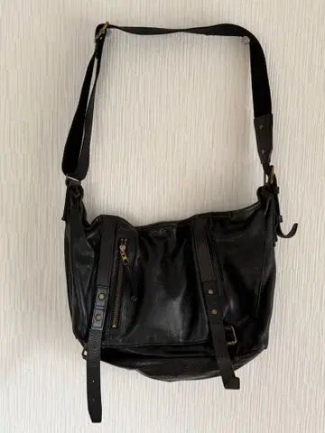 블랙 가죽 숄더백