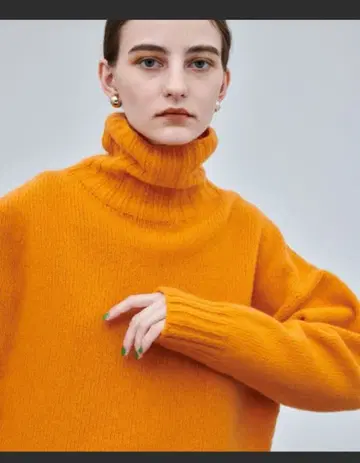 유나이티드 도쿄 캐시미어 울 슬릿 하이넥 니트