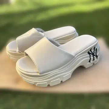 MLB NY 통굽 샌들 24cm
