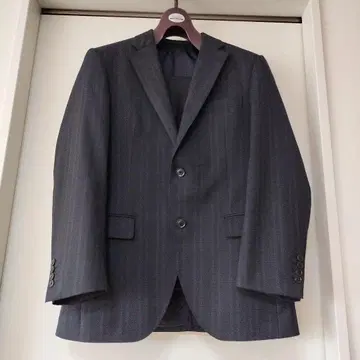 고급 수트 다크 그레이 스트라이프 체크 비즈니스 정장 셋업