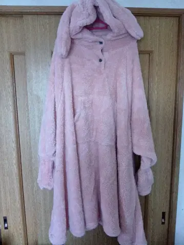 토끼 귀가 달린 핑크 플리스 룸웨어