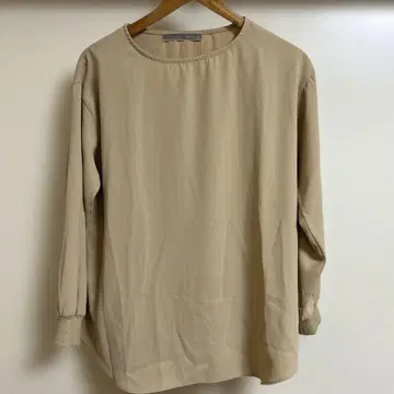 [ Anna Kerry 안나케리 ] 데신 블라우스 베이지