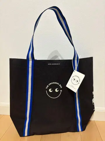 Anya Hindmarch The Universal Bag 블랙