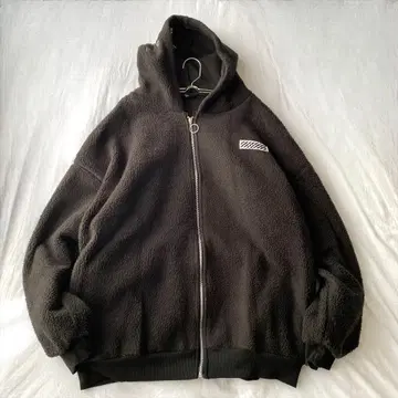 보아 자켓 후드 부착 집업 백 로고 사이드 포켓 있음 F