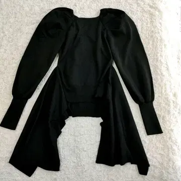 새상품급 미엘리인바리안트 프렌치 플레어헴 니트 퍼프 슬리브 블랙