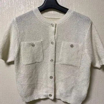 화이트 반팔 프론트 포켓 부착