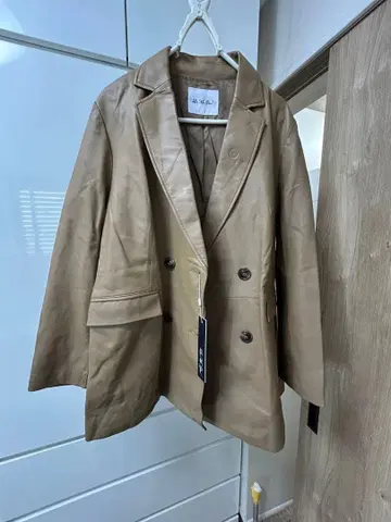 LetMeGlow 새상품 램 가죽 베이지 더블 브레스트 가죽 코트