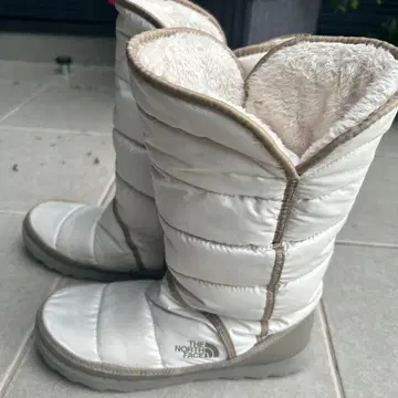 THE NORTH FACE 화이트 어그 부츠