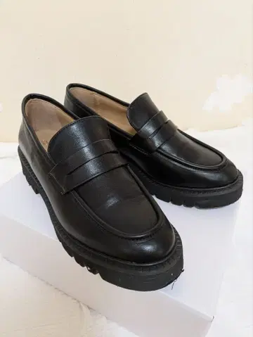 어반 리서치 RODESKO 블랙 로퍼