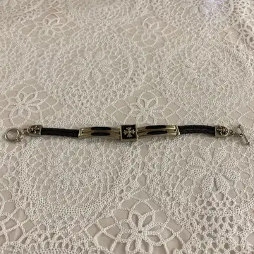 블랙 뜨개질 메탈 장식 팔찌