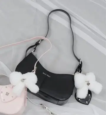 로제뮤즈 Shoulder bag with many charm 블랙