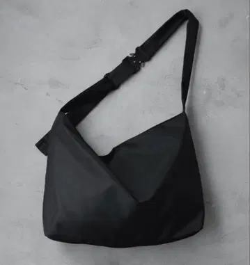 [ remer ] Hi-storage big shoulder bag