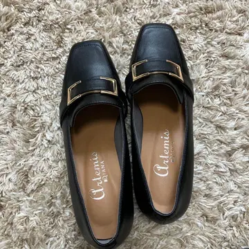 Artemis 블랙 로퍼 골드 버클 23cm 현관만 시착