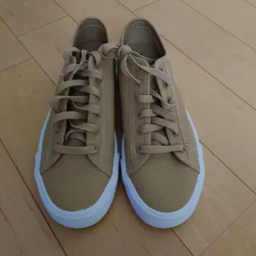 PUMA 베이지 로우컷 스니커즈