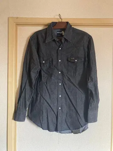 Wrangler 블랙 데님 긴팔 셔츠