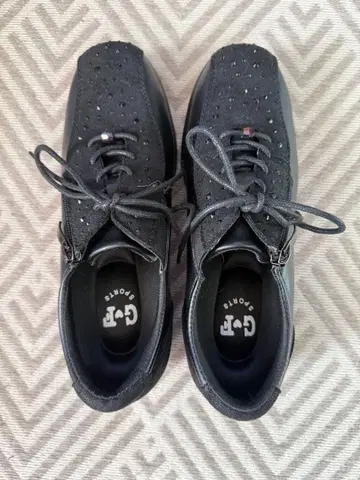 G.F Sports 블랙 스니커즈 스팽글 장식