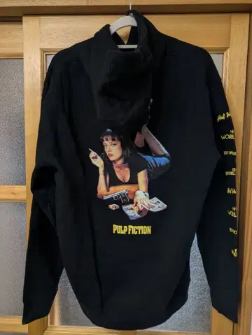 huf 하프 PULP FICTION 그래픽 후드티 블랙