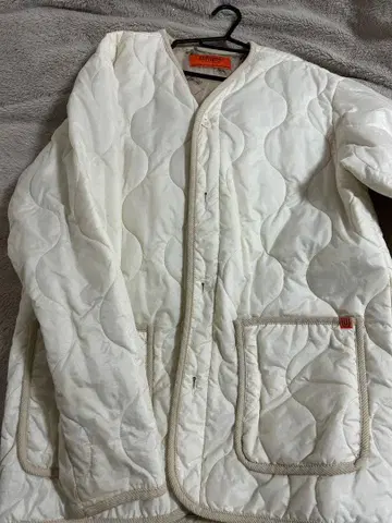 UNIVERSAL OVERALL 퀼팅 자켓 화이트