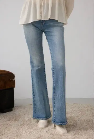 AZUL DENIM 센터 프레스 세미 플레어 데님