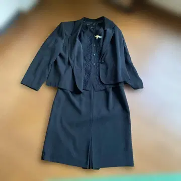 블랙 정장 세트 (레이스 포함)