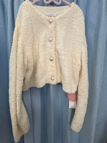 새상품 택 포함 emmi 복슬복슬 가디건