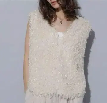 CADUNE 퍼지 상의 베이지 새상품급