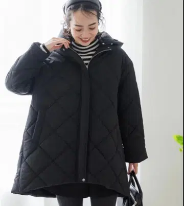 coca 매트 퀼트 백 플레어 후드 부착 코트 퀼팅 블랙