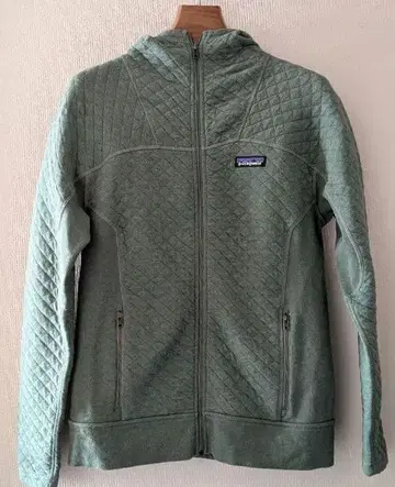 파타고니아 퀼트 후드 부착 트레이닝복 사이즈 S