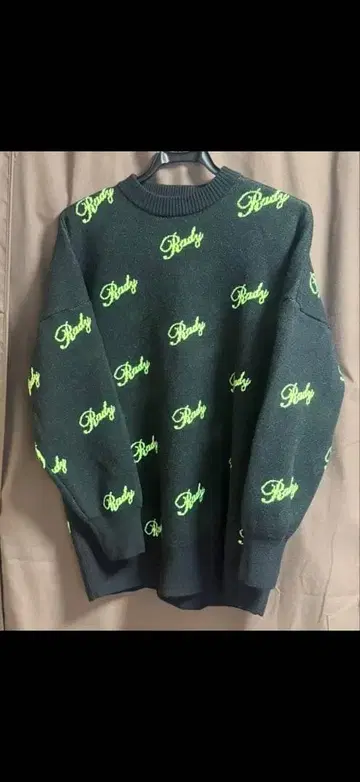 Rady 블랙 형광 그린 로고 니트 스웨터