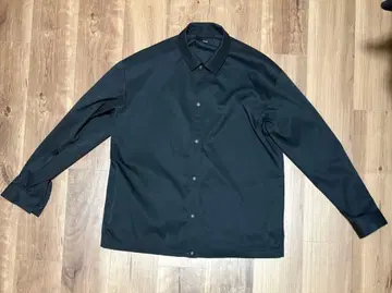 Maegle 블랙 긴팔 셔츠 사이드 포켓 포함