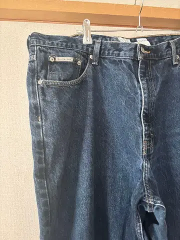 다크 블루 스트레이트 데님 팬츠