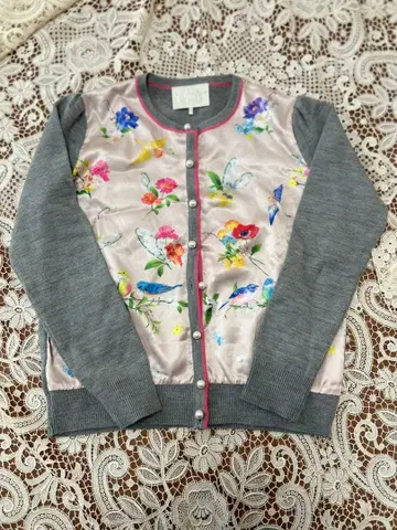 체스티 핑크 그레이 버드 플라워 니트