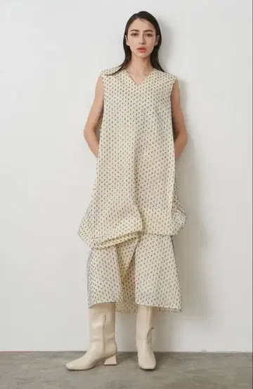 새상품급 화이트 스퀘어토 롱 부츠