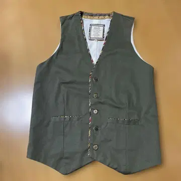 올리브 그린 버튼 부착 베스트