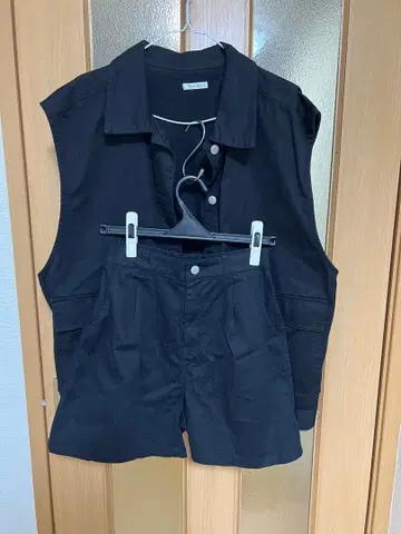 블랙 슬리브리스 베스트 하프 팬츠 숏팬츠 셋업