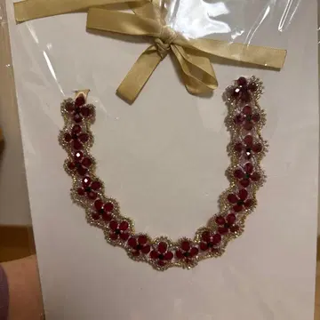 빨간색 비즈 플라워 모티브 목걸이