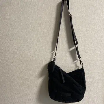 블랙 퀼팅 숄더백