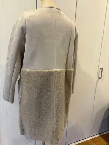 베이크루즈 SIMPLICITE 베이지 무스탕 코트 스웨이드풍