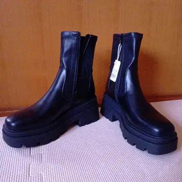 새상품 R&E 부츠 통굽 지퍼 BLACK 블랙 검정 신발 가죽