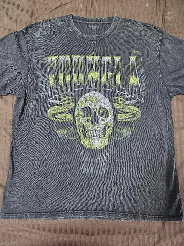 YOUNGLA 스컬 그래픽 티셔츠