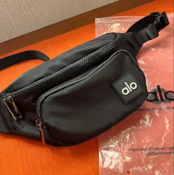 Alo Yoga 바디백 힙색 블랙