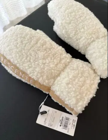 새상품 DESCENTE 플리스 미튼 화이트